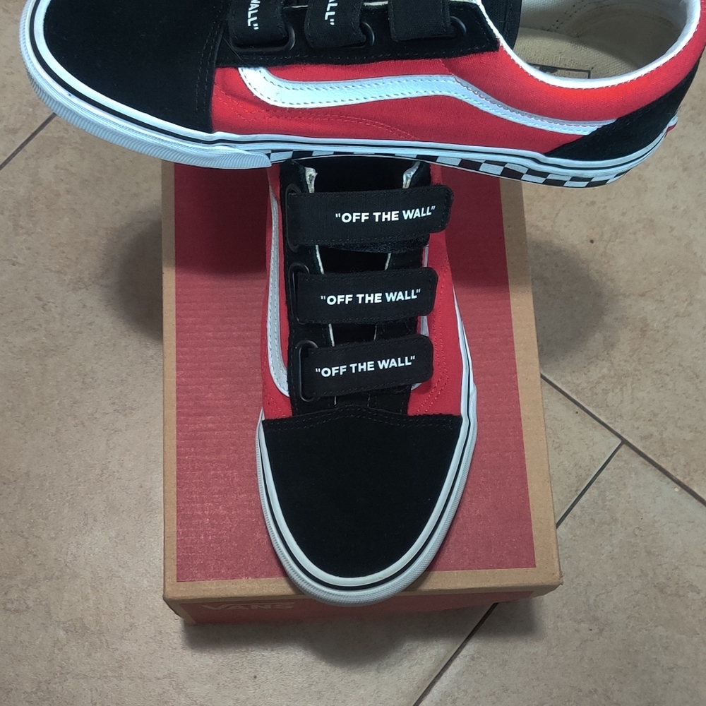 VANS - Picture 3 of 6